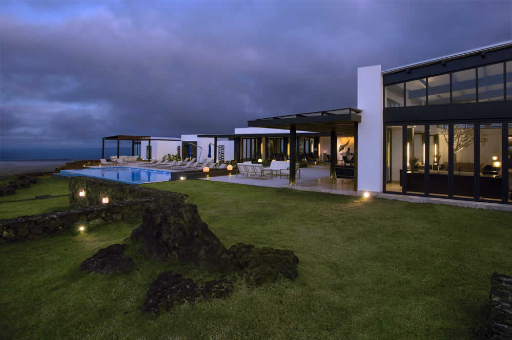 Pikaia Lodge outside view