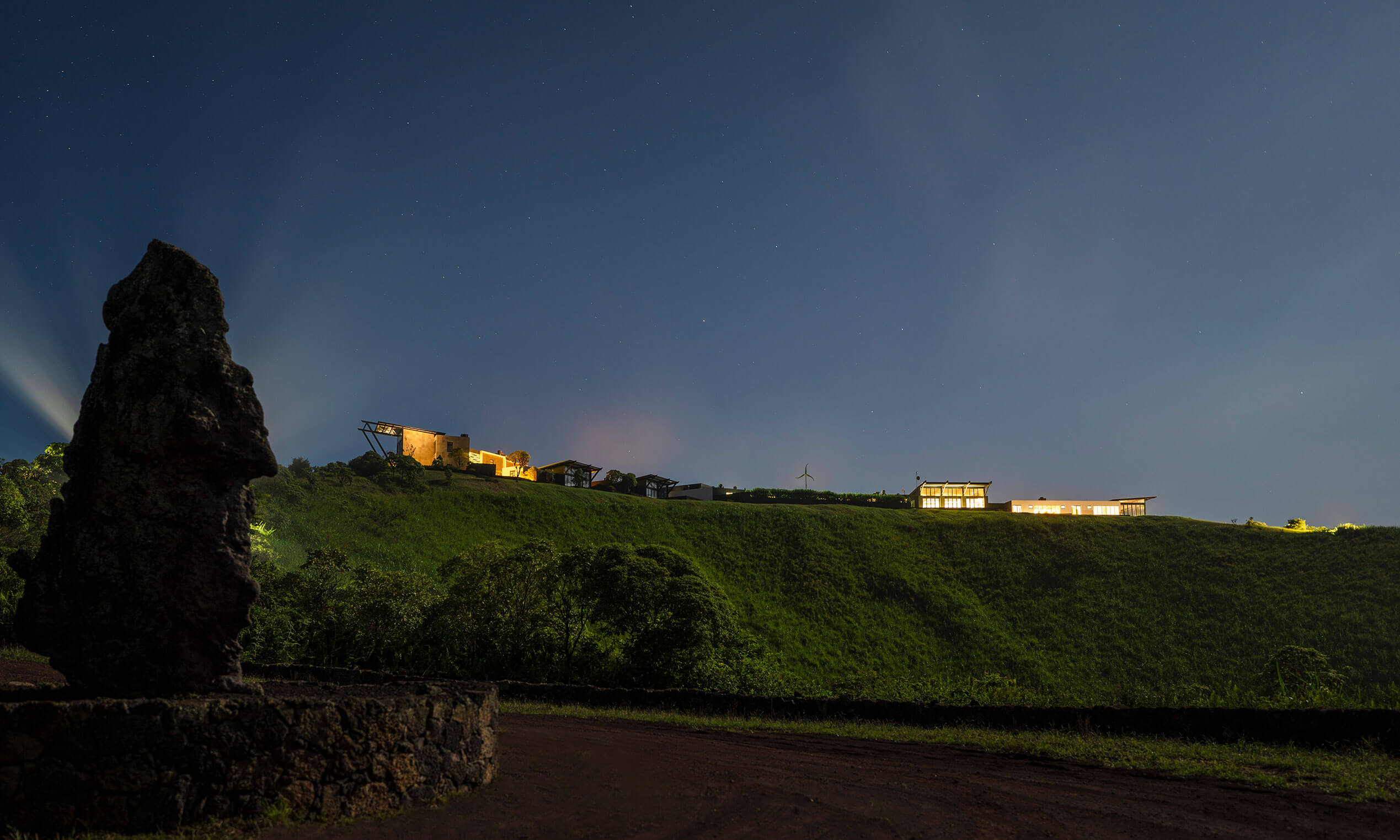Pikaia Lodge at night